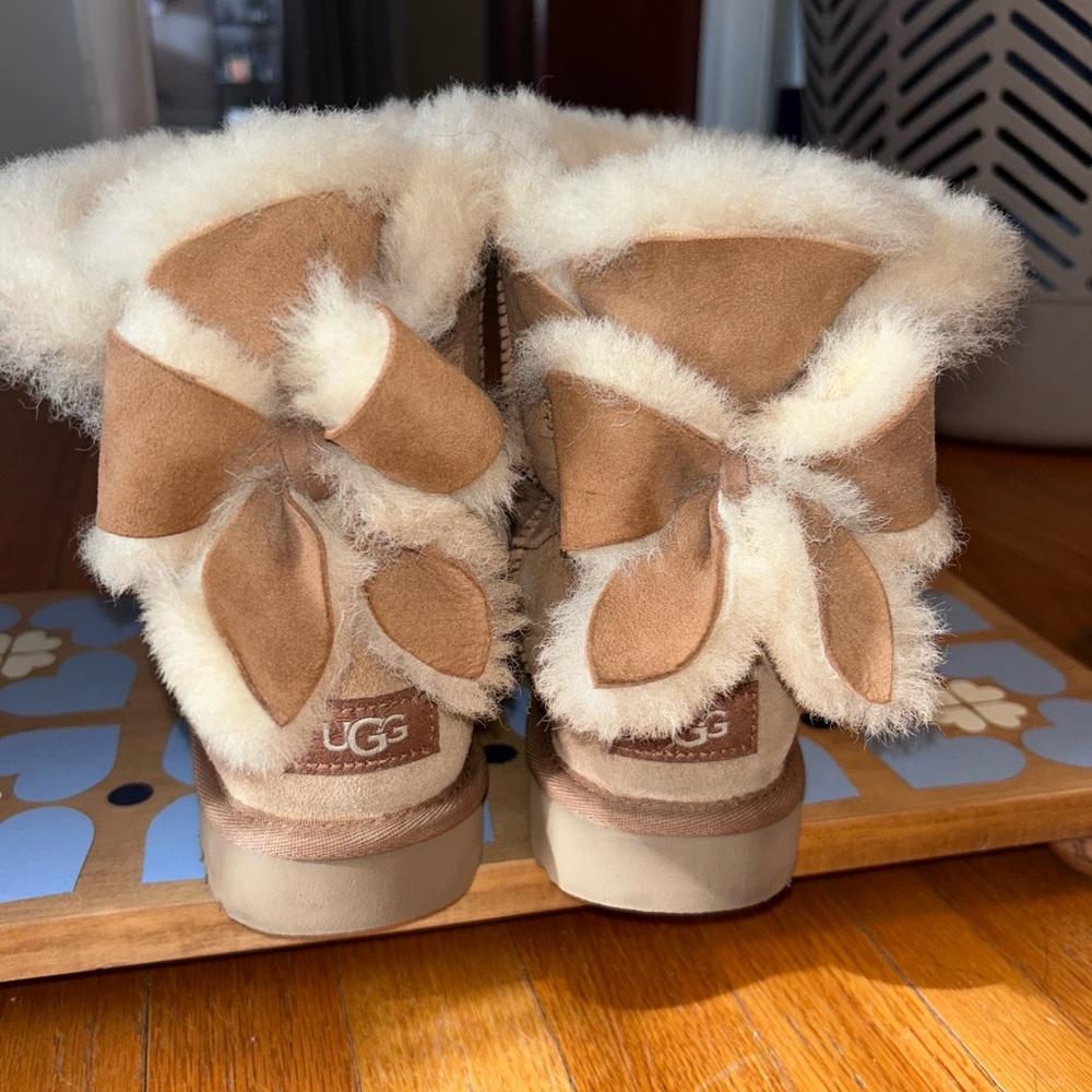 Ugg Bailey Bow boots
Women’s 8.5